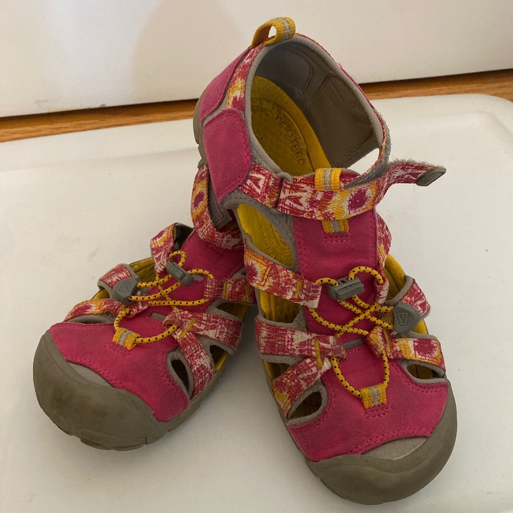 Keen Big Girls size 6